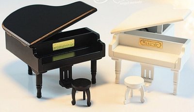 【熱賣精選】三角鋼琴音樂盒八音盒木質復古生日禮物情侶禮物創意新奇 三色可選 鋼琴模型