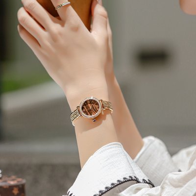 新款手錶女 百搭手錶女GUOU古歐2021新款輕奢女士手錶復古鑲鉆小綠錶時尚女腕錶鋼帶手錶