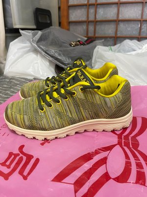 「 二手鞋 」 DR.KAO 女版休閒鞋 37號（黃綠）鐵3-3