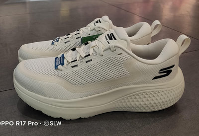 『 SLW 』246086NAT 男 SKECHERS GO RUN SUPERSONIC MAX 慢跑鞋 米白色 46