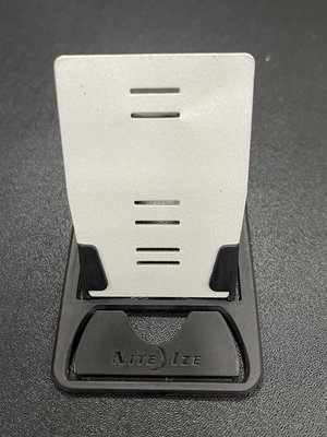 NITE IZE 膠框 鋁製手機支架 支撐架 黑色 超輕 僅10克 比信用卡小 八成新 方便攜帶 免運費 少用了