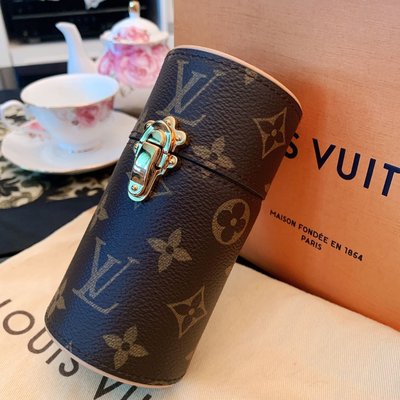 專櫃精品名牌Louis Vuitton LV  輕奢侈萬用盒 置物盒 飾品盒 100ml香水盒 擺飾