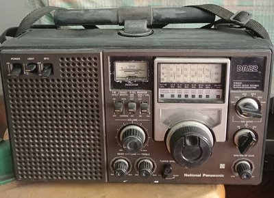National Panasonic DR22 收音機-未測試。日本製，古董級，值得收藏，至少可當擺飾