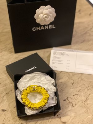 Chanel 香奈兒黃色鏈帶滾邊皮革髮圈