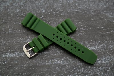 22mm超值高質感蛇腹式矽膠錶帶替代原廠搶錢貴貨citizen,seiko潛水錶帶~軍綠色標