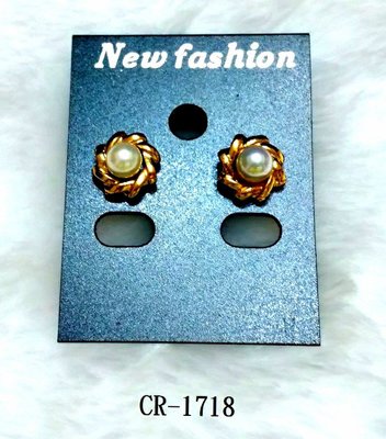 CR-1718 鍍金圓型台(11MM)鑲白色貝殼珍珠(6MM)+鍍金針式耳環