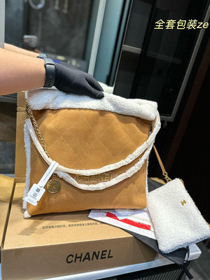 【二手】 （折疊飛機禮盒）  size：39.35 chanel  22bag 更酷哦！