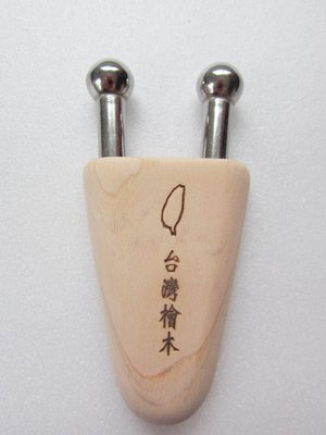 Q比小店-台灣檜木鍋牛精靈 不鏽鋼 指壓 無痕指壓器 攜帶款 眼部按摩AI-52