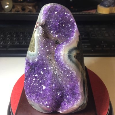 好犀晶-烏拉圭甕型紫晶鎮 特殊品 雙色漸層 紫黃晶 內凹 甕型 變種 異象 異相 意象 晶洞晶片