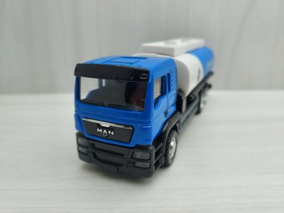 全新盒裝~1:64 ~ 德國MAN 合金車頭 ARAL亞拉機油 油罐車 卡車模型