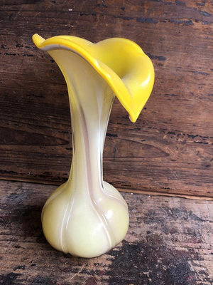 琉璃玻璃花瓶早期藝術花瓶，造型獨特，做工好，顏色雅致，保存完 529