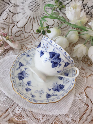 zwx 日本 鳴海Narumi藍色纏枝花卉骨瓷浮雕咖啡杯紅茶杯