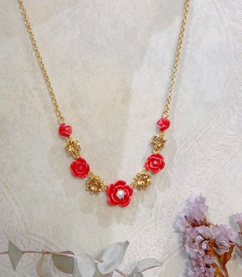 【MOMO全球購】法國Les Nereides 卡羅拉玫瑰系列 玫瑰星鉆珍珠 項鏈吊墜