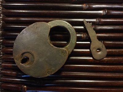 懷舊風民藝 早期收藏 老鎖頭 鑰匙仍在 保存完整