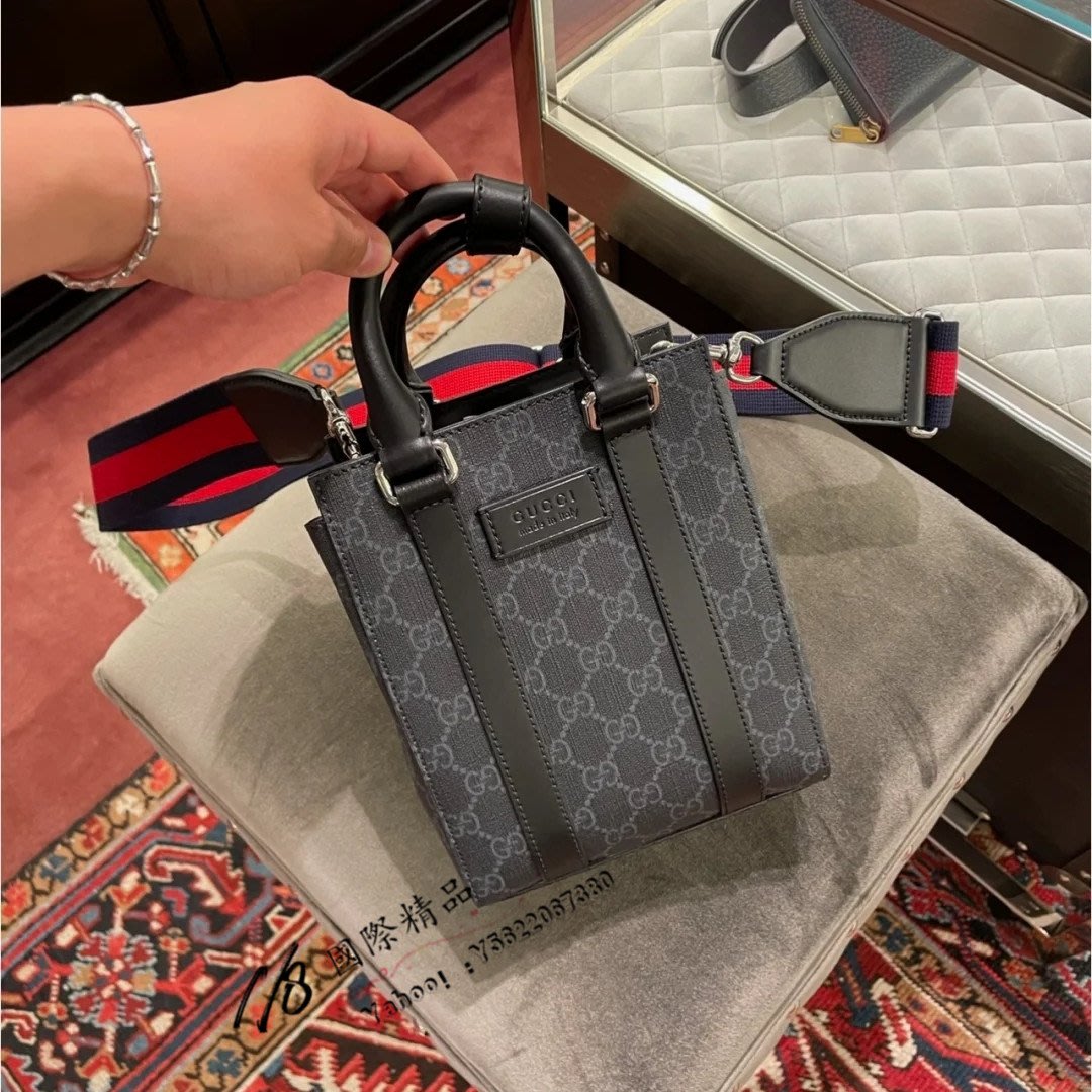 外側美品》 GUCCI グッチ ボックスカーフ バニティ 丸型 レディロック