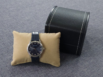 EMPORIO ARMANI 礦物玻璃鏡面 水鑽時區 土耳其藍/水波紋錶盤 真皮革錶帶 石英 女性腕錶 #4093 (一元起標 無底價)