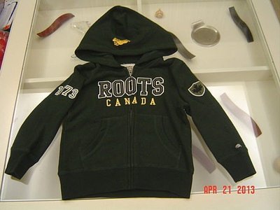 ROOTS CANADA 男/女 童 臂章連帽外套 墨綠色 M尺寸 5~歲 櫃上正貨 (全新/現貨) 特價:1999元