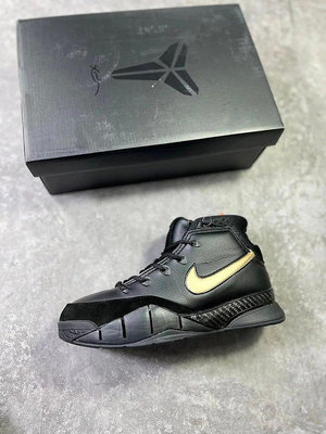 【格格巫】耐克 Nike Zoom Kobe 1 Protro 科比一代中幫實戰籃球鞋 黑金 AQ2