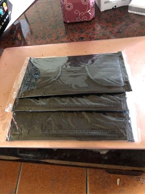 黑色四層活性碳口罩厚款獨立包裝一盒50片300元