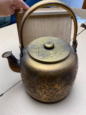 日本回流老銅壺，外滿工、銅壺內薰銀 、品相很好如圖所示，品相