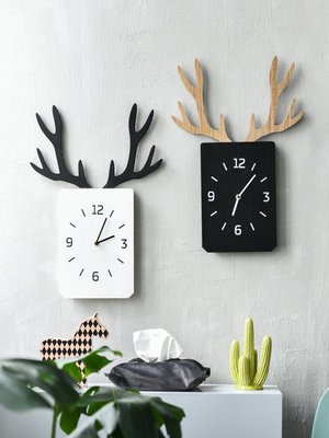 小姐姐『居家』北歐裝飾創意INS鹿角鐘錶客廳牆面壁掛臥室靜音時鐘木質方形掛錶