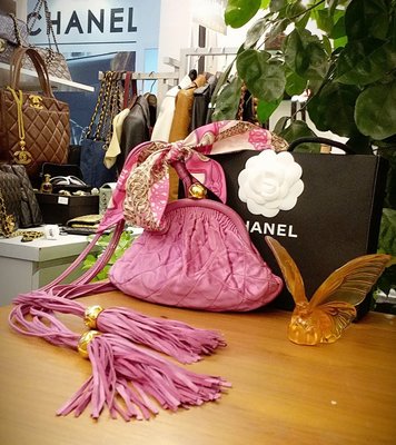 Chanel vintgae老香腰包粉桃紅緞面祖母包，超級特殊，流蘇，可當腰鏈，項鍊
