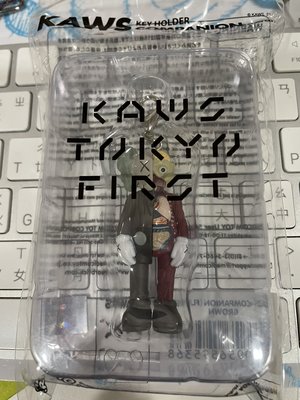 賠售全新現貨 KAWS TOKYO FIRST COMPANION KEYHOLDER 東京 半剖 鑰匙圈 吊飾