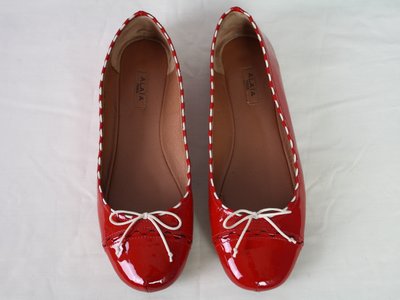 海洋工坊二手名牌旗艦店~ALAiA 紅漆皮娃娃鞋(Size:35)
