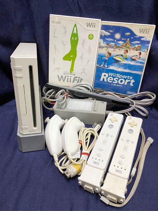 Nintendo Wii 主機(4.2J 無改機、日規機RVL-001)、原廠手把（動感強化器）*2組、原廠遊戲*2