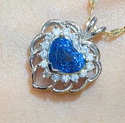 愛琴海珠寶~錫藍 矢車菊藍藍愛心藍寶石2.3克拉18K真鑽45分鑽墜 送聯合寶石鑒定書