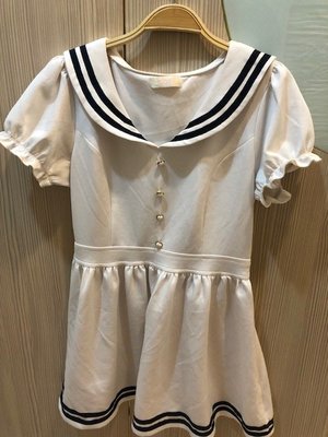 小花別針、專櫃品牌【 mussa 】白色日系水手領連身洋裝連身裙