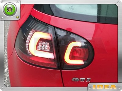 泰山美研社 22040853 外銷版 VW GOLF 5 紅白/黑框/熏黑 C型光條 LED 尾燈(依當月報價為準)37