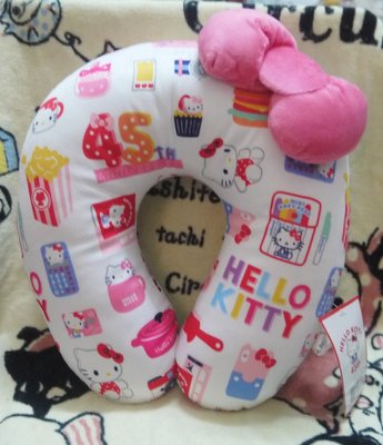 正版﹝Sanrio﹞授權※Hello Kitty凱蒂貓45週年※【馬啼型造型】絨毛頸枕
