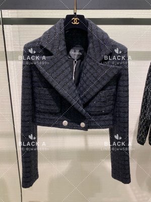 【BLACK A】精品CHANEL 21FW 藍黑色色大翻領短版鑽釦編織毛呢外套