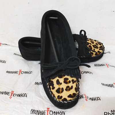 品牌 莫卡辛 MINNETONKA 黑色前豹紋豆豆鞋--平底包鞋--7號
