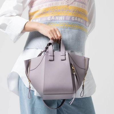 【折扣預購】24春夏正品LOEWE Compact Hammock bag灰紫色小款吊床包 手提 肩背包Dirty Mauve