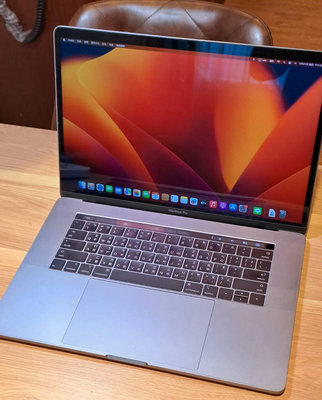 奇機巨蛋03.31.02 二手優惠【APPLE】MacBook Pro A1990 2018 16G/256GB 店保一個月 銀幕有損害