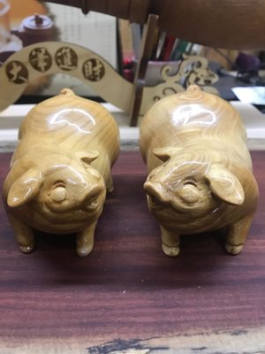 台灣黃檜木福氣豬，對豬