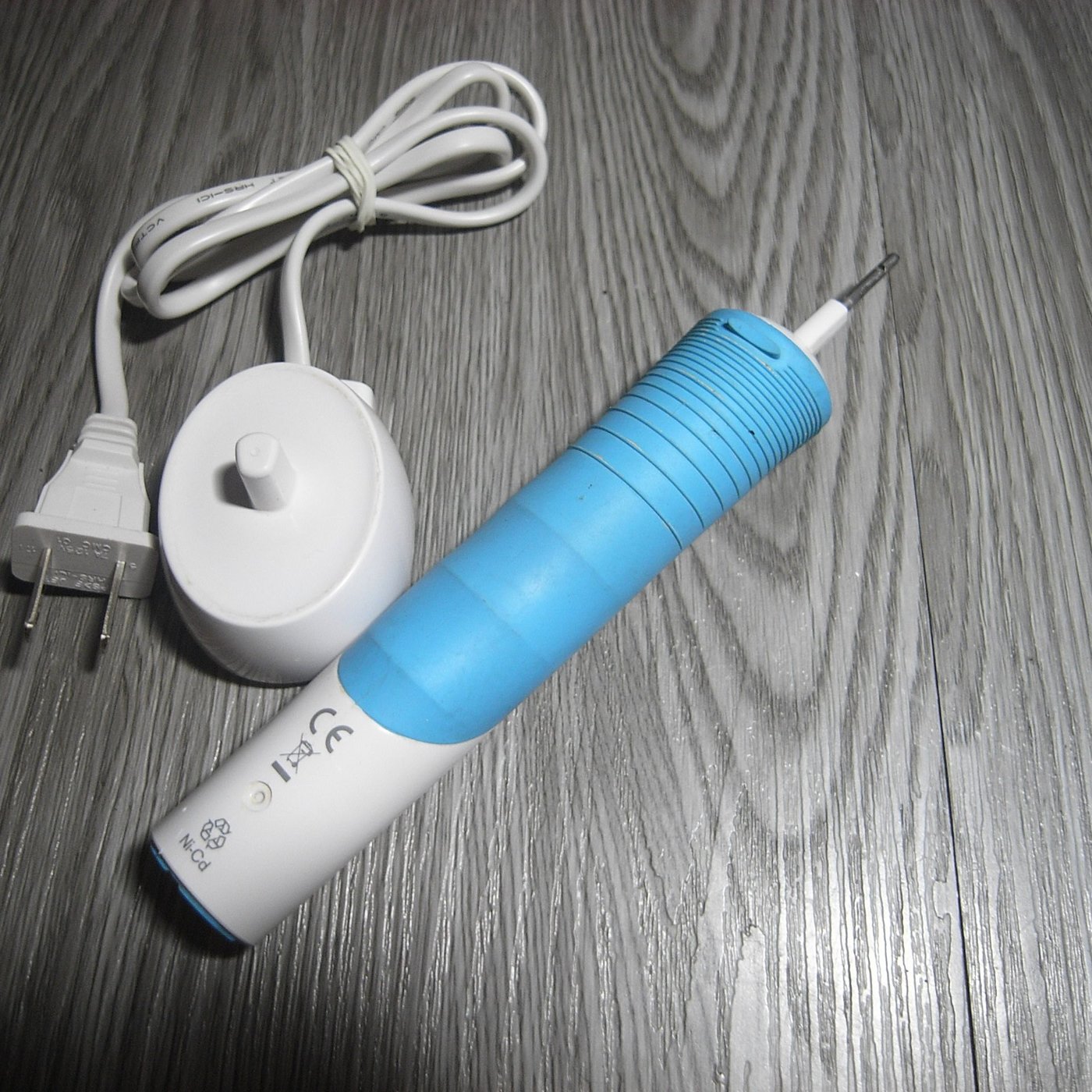二手【德國百靈Oral-B】 3709 電動牙刷含充電器| 奇摩拍賣