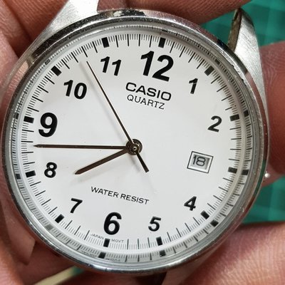 大顆的 CASIO 老店清出 故障錶 通通 直接賣一賣  隨便賣 另有 機械錶 老錶  E03