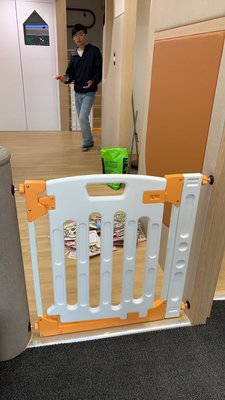 門1  追加邊條1 百貨館材料安規通過歐盟安全認証 雙向自動上鎖 樓梯、房間˙安全柵欄 安全圍欄兒童幼童小孩 嬰兒寵物