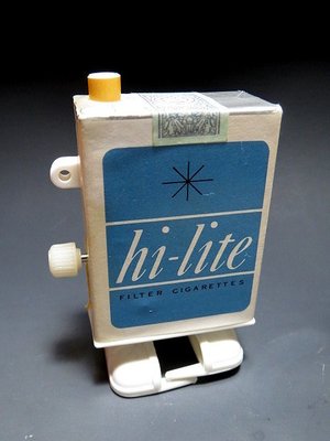 【 金王記拍寶網 】(常5) W5882 早期日本製 老塑膠發條行走機器人 香煙發條行走老玩具 絕版 市面罕見稀少~
