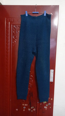 絕版手工針織毛褲寶石藍色，品相好，純羊毛毛線的手工針織的，商