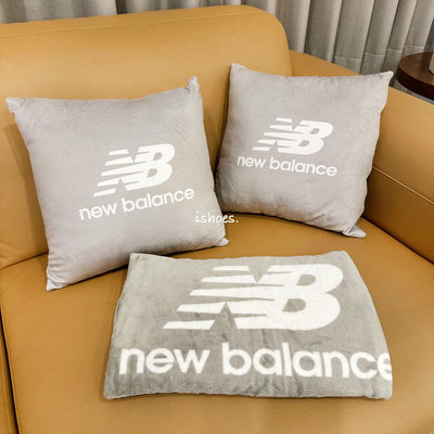 現貨 iShoes正品 New Balance 抱枕 毛毯 可收納 萬用毯 保暖 枕頭 NB 毯子 被子