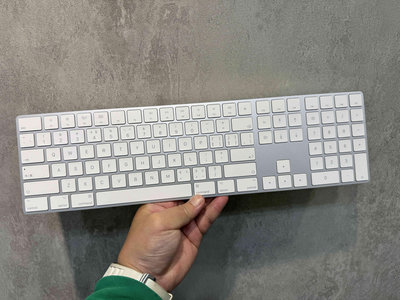 Apple Magic Keyboard 二代 藍芽無線長鍵盤 有數字鍵 簡潔英文 品項極新 只要2490 !!!