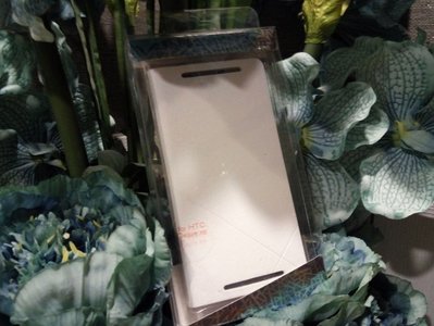 ^.^飛行屋(全新品)HTC Desire 700書本式皮套 手機保護套(現貨~白色款)