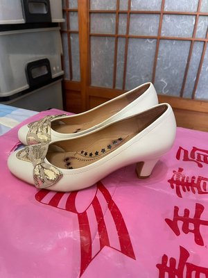 「 二手鞋 」 Diana 女版皮革跟鞋 24cm（白）121