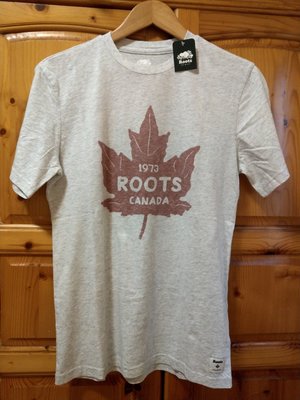 Roots 1973大楓葉 米灰色 100%純棉  男大人XS號 女生也可穿 購至加拿大 全新品