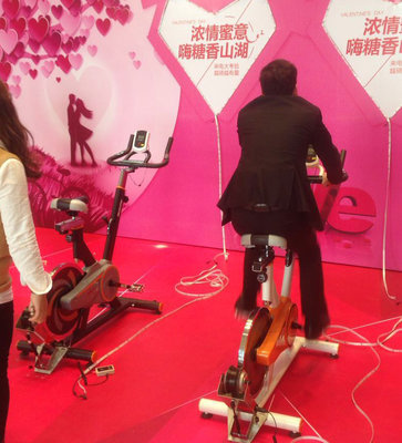 特賣-健身發電車動感單車發電機自行車健身腳踏手搖發電器材游戲道具