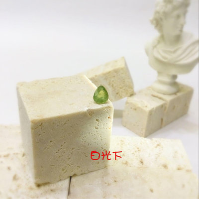 天然綠色翠榴石  1.3ct  Demantoid  鈣鐵榴石   如鑽石般閃耀   又如橄欖石般綻放翠綠色彩   也～因為罕見所以昂貴